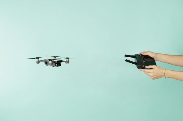 Quelles sont les meilleures techniques pour filmer des vidéos de voyage captivantes avec un drone ?