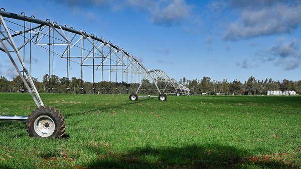 Comment les communautés peuvent-elles créer des systèmes de partage de l'eau pour l'irrigation ?